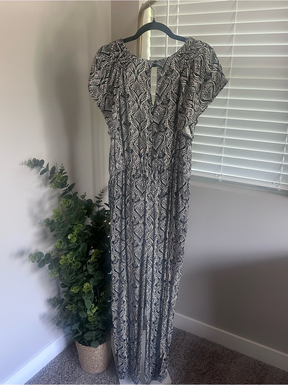 Anthropologie Black & White Paisley Print V-Neck Jumpsuit - Picture 7 of 10